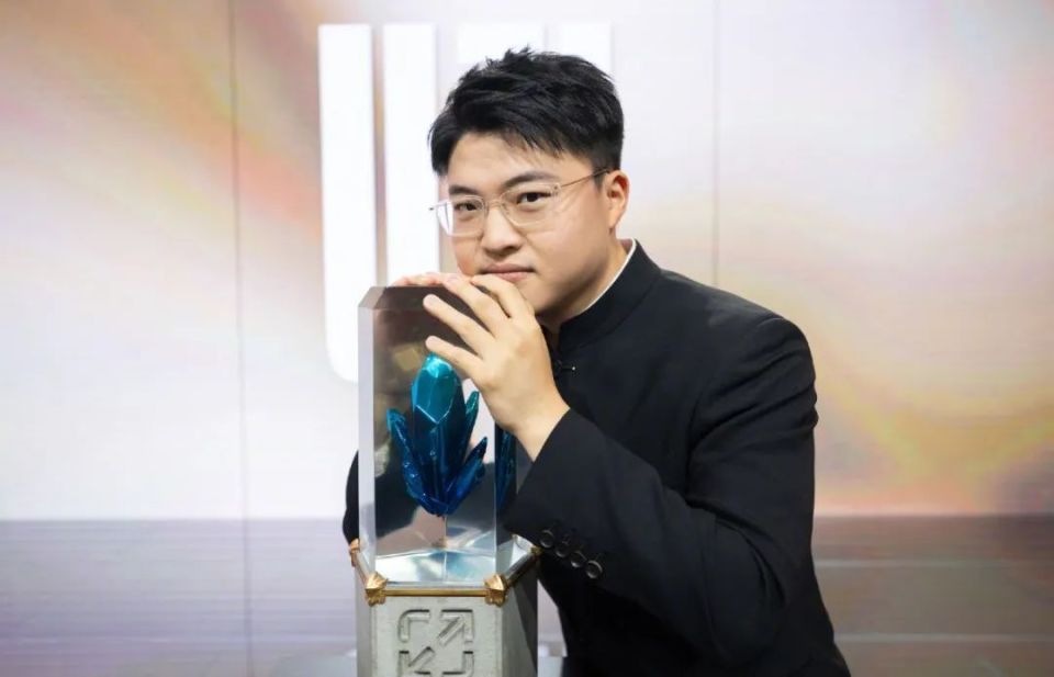 九游app平台Uzi官方宣布锐不可当新规，雄鹿引发争议！