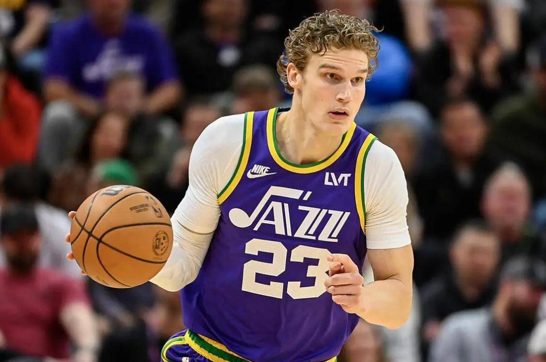 包含赛前体能课后，阿斯顿维拉完成体检备战亚冠，更衣室稳定，轮换策略成焦点的词条