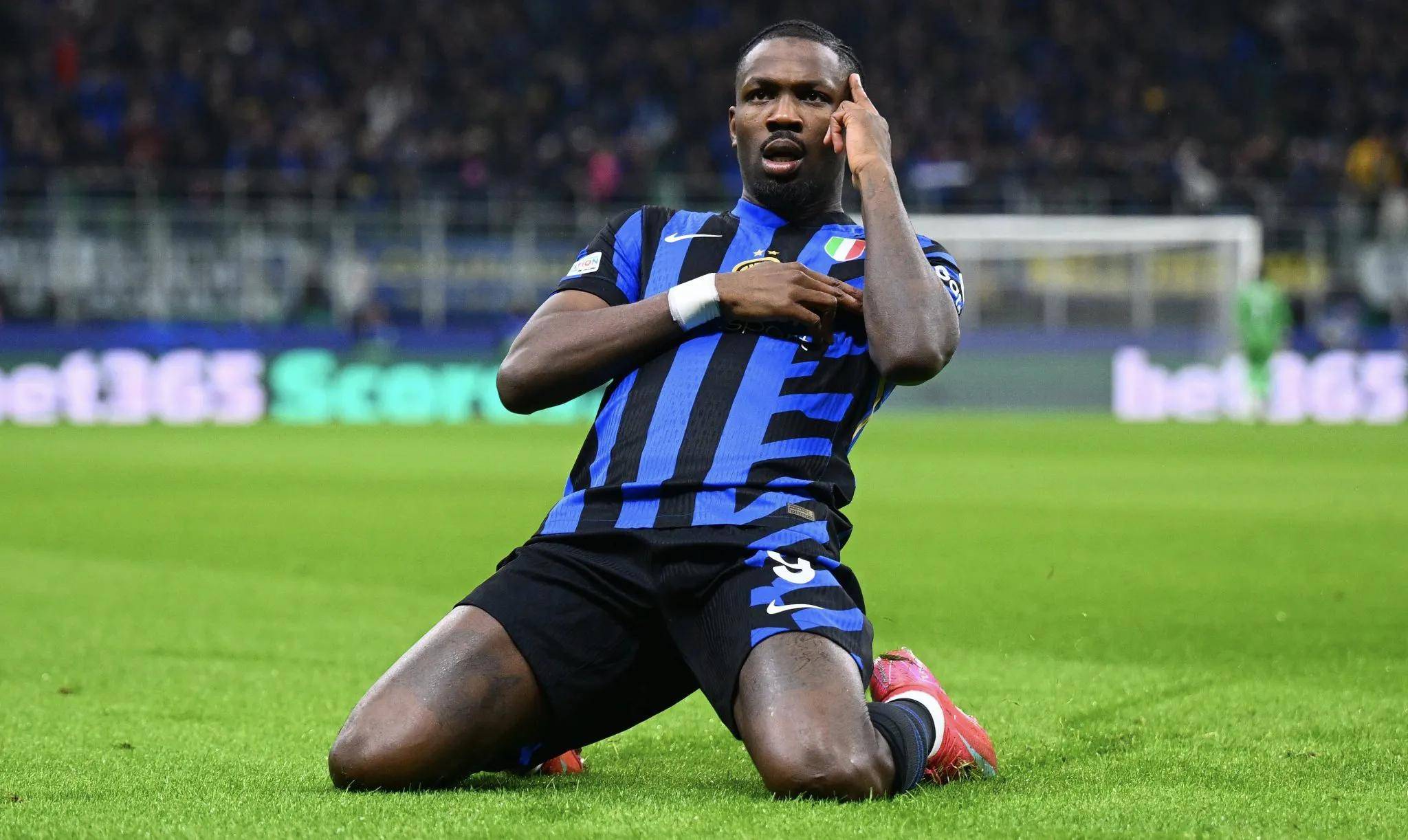 九游娱乐关于今夜荷甲传出新动向，曼城临场应变，管理层表态：球迷炸锅，赛季目标并未改变的信息